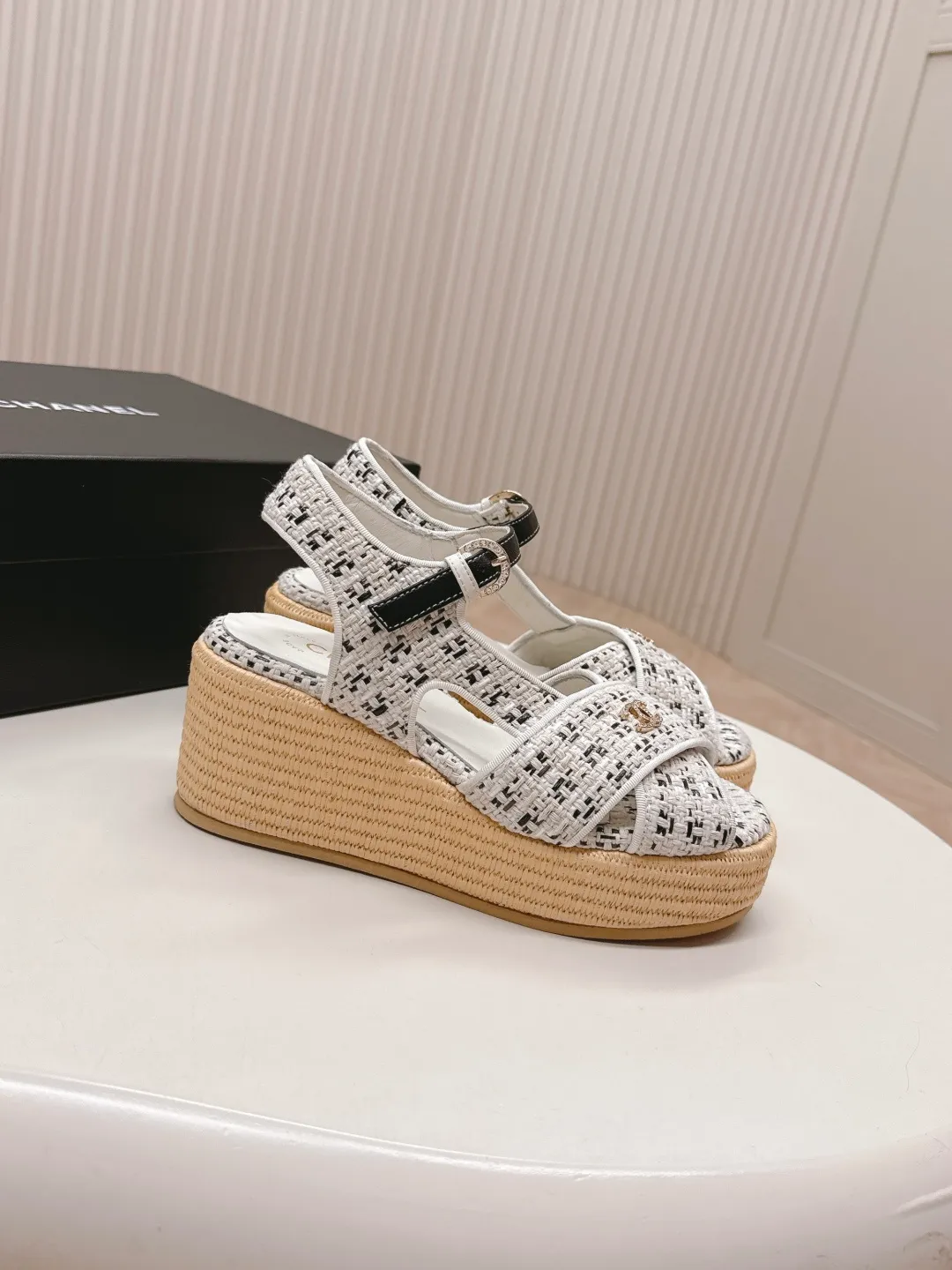 👟👟Ex-factory price 600👟👟 CHANEL Chanel 2025 new sandals and slippers series classic series every style is great rhombus platform sandals and slippers elegant and noble comfortable and versatile upper: sheepskin, woven cloth foot pads: sheepskin sole: rubber outsole size: 35-40